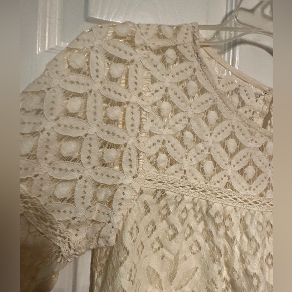 cb established 1962 Small Top Shirt Women's  3/4 Bell Sleeve Lace Hi Low Hem - Picture 2 of 6